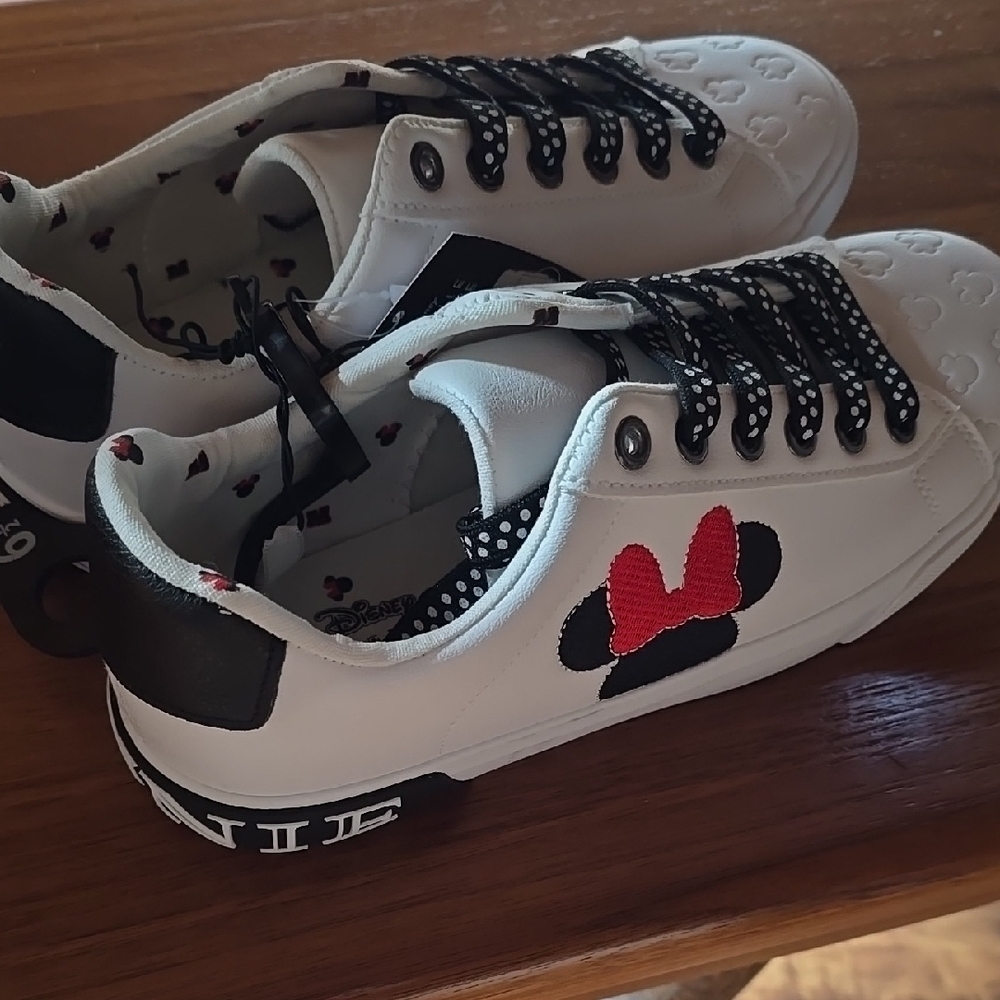 Disney MINNIE White,Red and Black Sneakers Sz 6.5